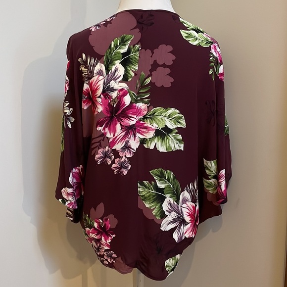 Hawaiian Floral Kimono Medium - Picture 5 of 11